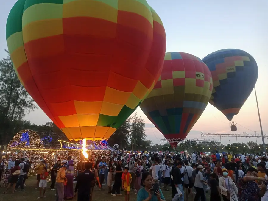 A balloon festival, in typical color vision