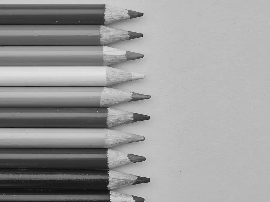 Colored pencils, simulated as mono color vision