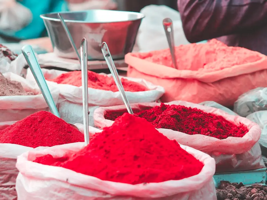 A spice market, simulated as tritan color vision