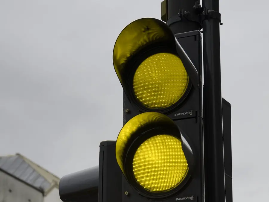 Traffic lights, simulated as deutan color vision